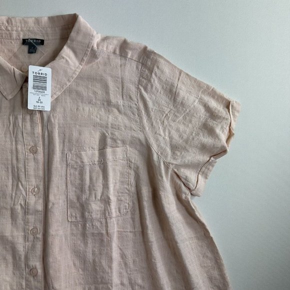 Torrid Textured‎ Woven Button Up Short Sleeve Blouse Size 2 (2X) 18-20 Pale Pink - Picture 3 of 8